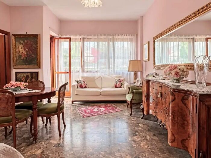 Appartamento quadrilocale in vendita in Via di Grotta Perfetta, Roma