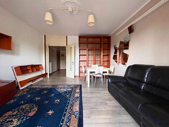 Appartamento con 5 locali in affitto in Via Lucca, Bisceglie, Milano