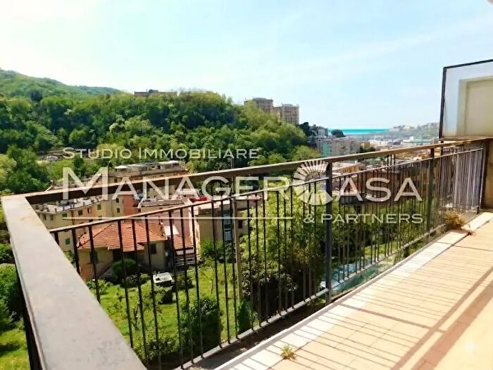 Appartamento trilocale in vendita in Via Sergio Piombelli, Genova