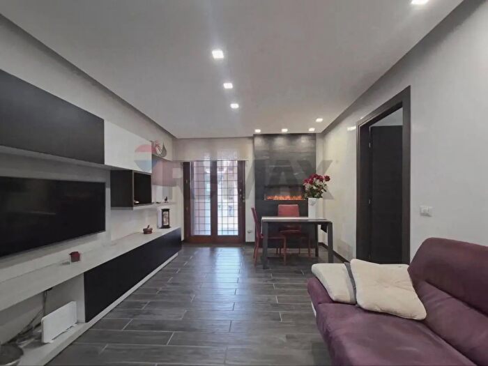 Appartamento trilocale in vendita in Via Aldo Bibolini, Roma