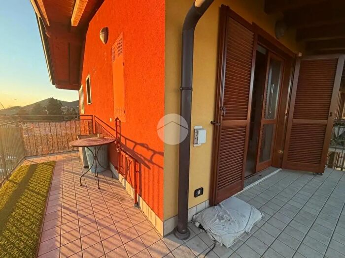 Appartamento trilocale in affitto in Via Amellina, Trescore Balneario