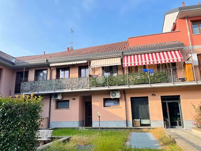 Appartamento bilocale in vendita in Piazza Giuseppe Mazzini, Dairago