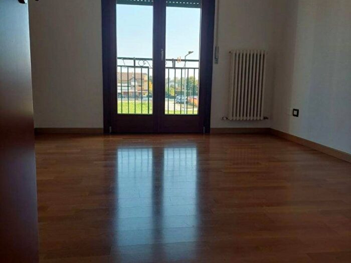 Appartamento trilocale in affitto in Via Altiero Spinelli, Centro, Rubano