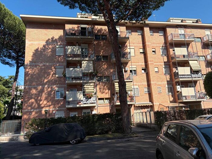 Appartamento trilocale in affitto in Via Castelbianco, Torrevecchia, Roma