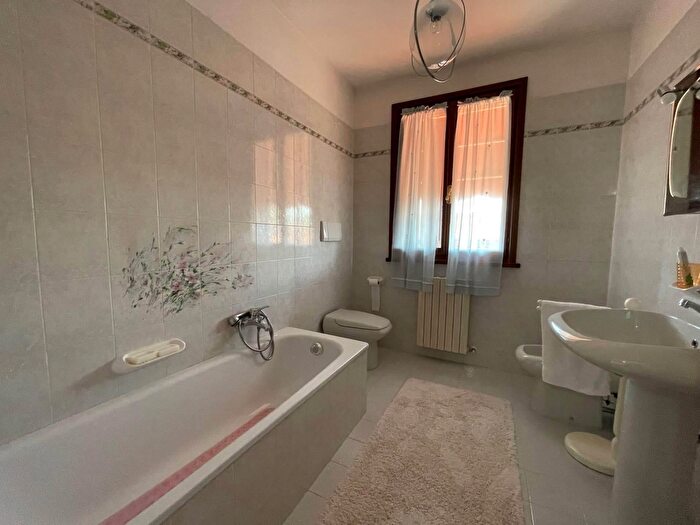 Casa con 10 locali in vendita in Via della Foglia, Ferrara