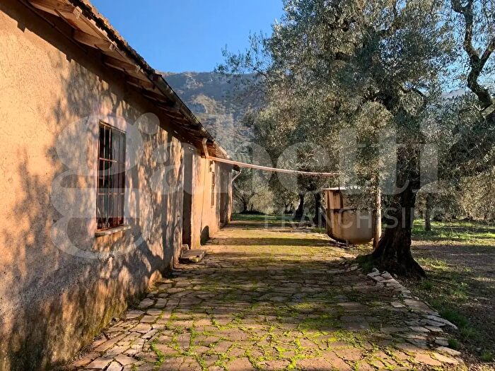 Casa trilocale in vendita in Via Giulio II Snc, Cisterna Di Latina