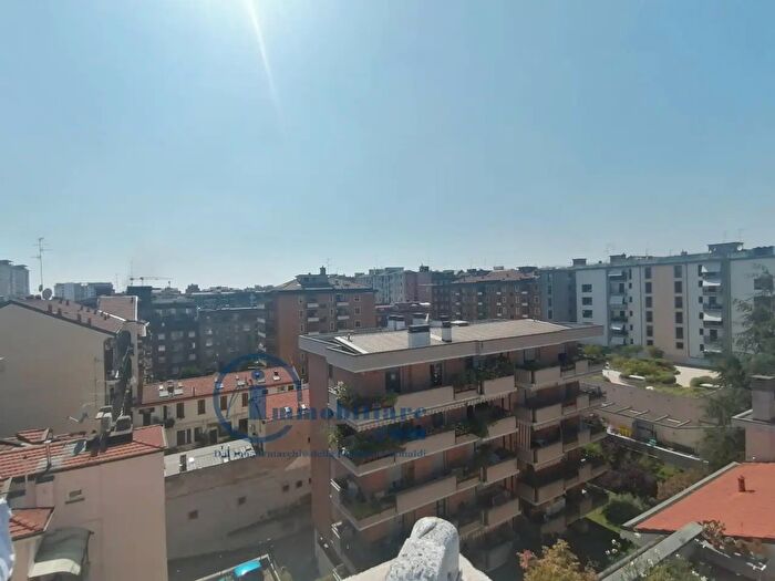 Appartamento trilocale in vendita in Via Savona, Milano