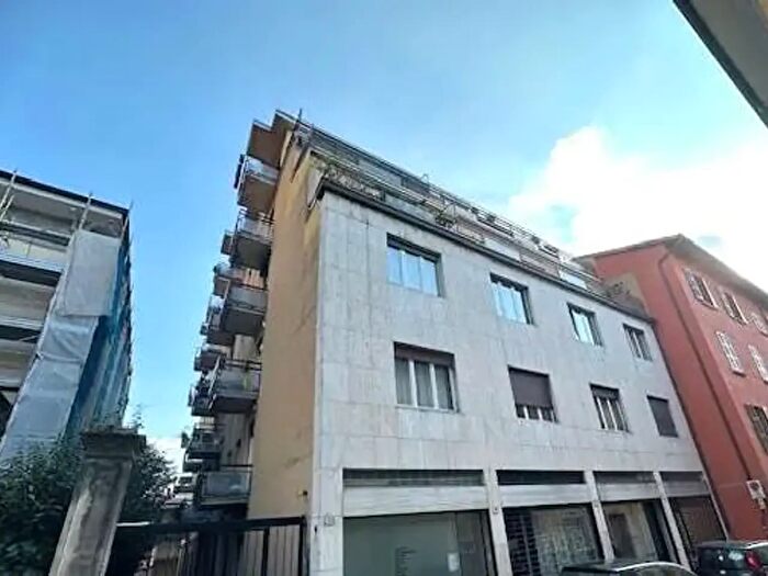 Appartamento bilocale in affitto in Via Monti, Como