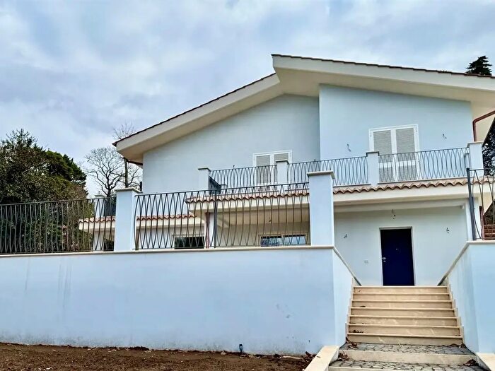 Casa con 10 locali in vendita in Viale dei Lauri, Ariccia