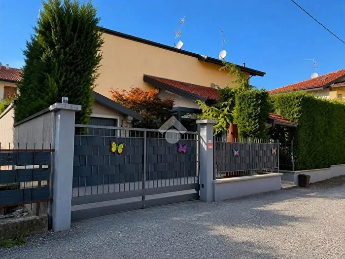 Casa trilocale in vendita in Via Agrate, Concorezzo