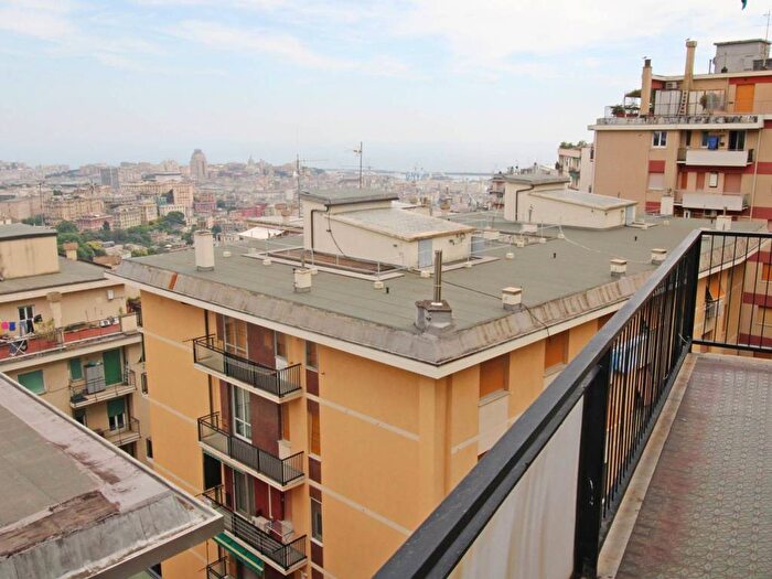 Appartamento con 6 locali in affitto in Via Carlo Antonio Tavella, Castelletto, Genova
