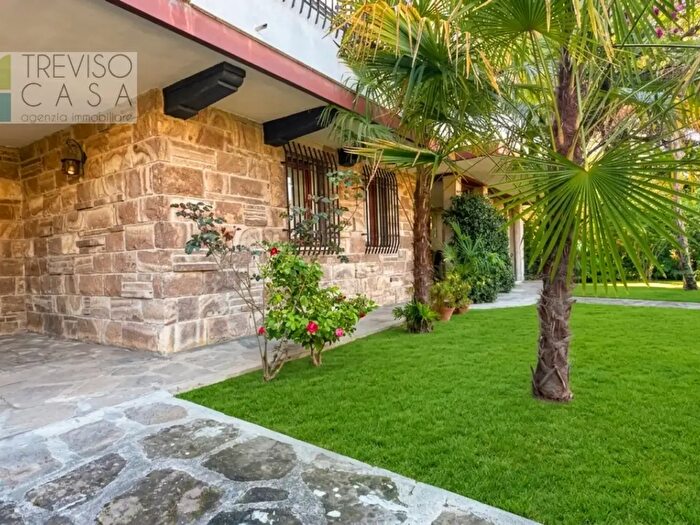 Casa con 5 locali in vendita in Via Jacopo della Quercia, Padova