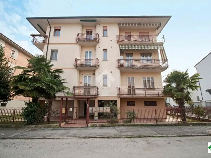 Appartamento quadrilocale in vendita in Via Barnaba Pizzardi, Vicenza