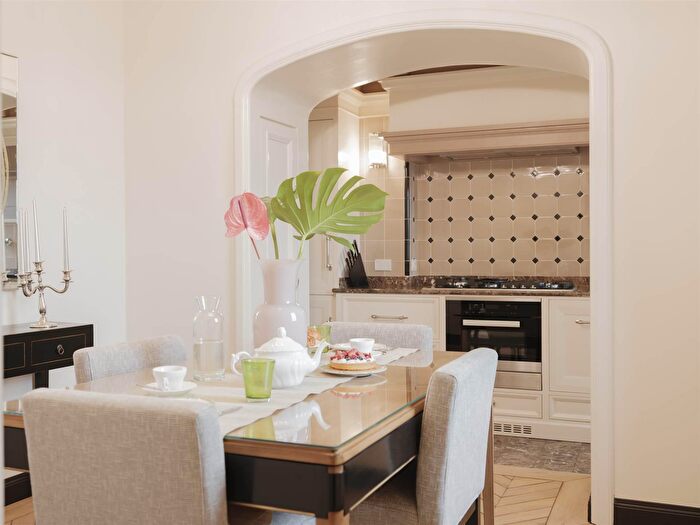 Appartamento con 5 locali in affitto in Firenze