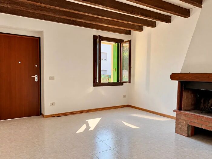 Casa con 8 locali in vendita in Via Rozzampia, Thiene