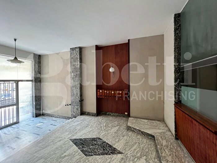 Appartamento con 7 locali in vendita in Via Salandra, Lecce