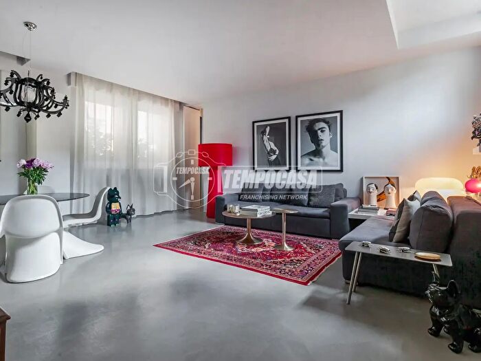 Appartamento bilocale in vendita in Via Lario, Milano