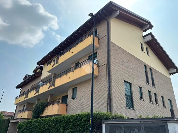 Appartamento trilocale in vendita in Via Antonio Stradivari, Limbiate