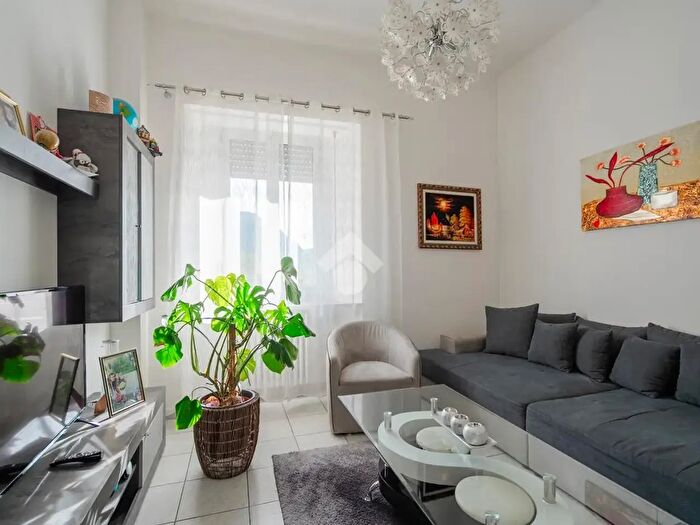 Appartamento trilocale in vendita in Viale Novembre, Ala