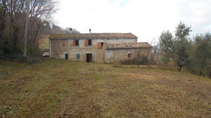 Casa con 6 locali in vendita in Piana, Cupramontana