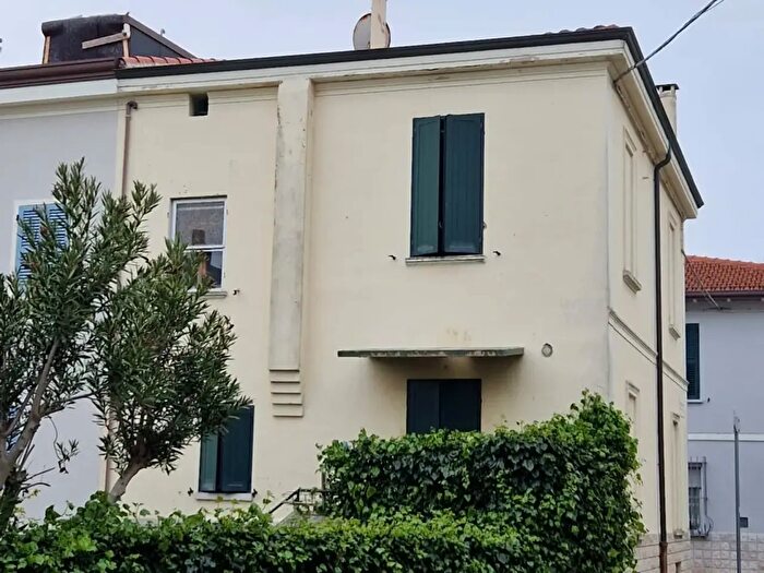 Casa con 5 locali in vendita in Via per Soria, Pesaro