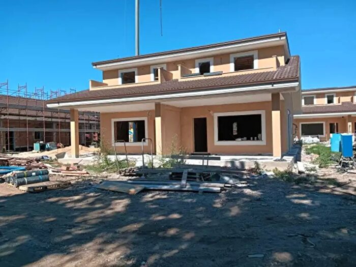 Casa trilocale in vendita in Via della Luna, Ladispoli