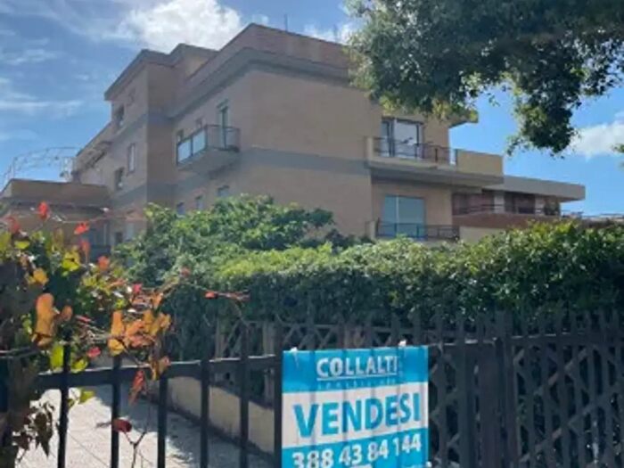 Appartamento con 5 locali in vendita in Corso San Francesco, Anzio