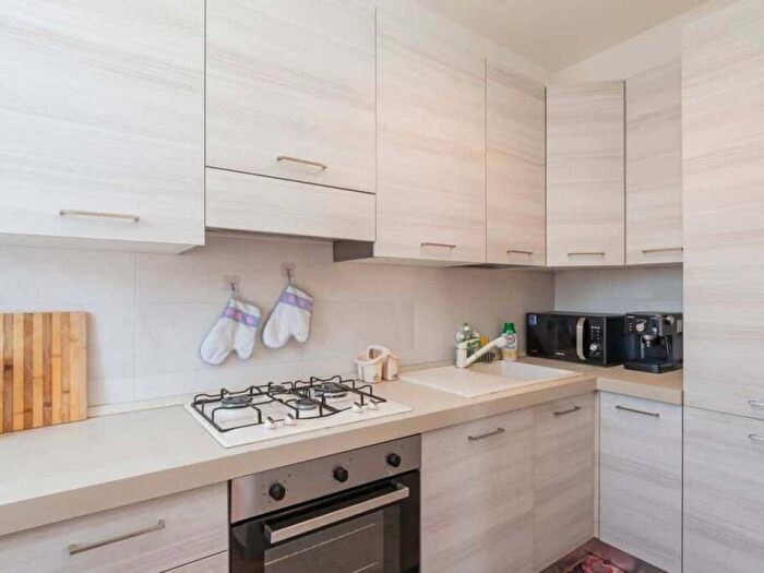 Appartamento trilocale in affitto in Via Alcuino, Sempione, Milano