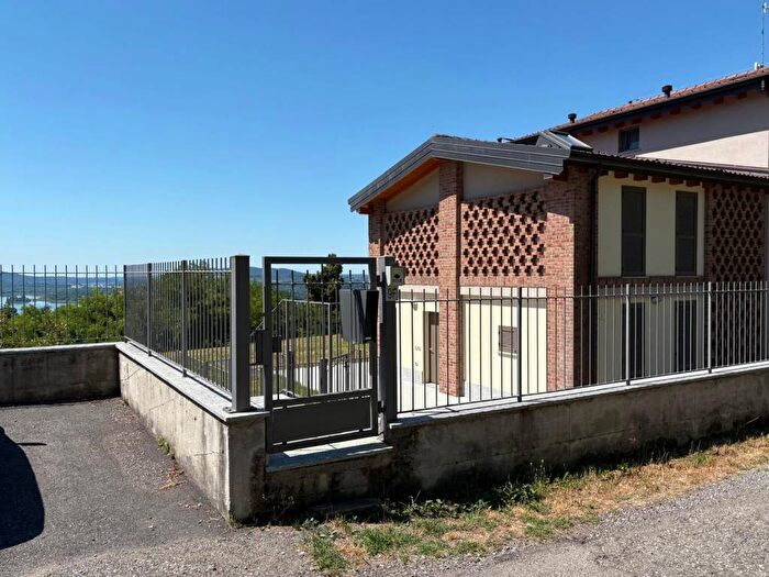 Appartamento quadrilocale in affitto in Via Sassello, Comerio