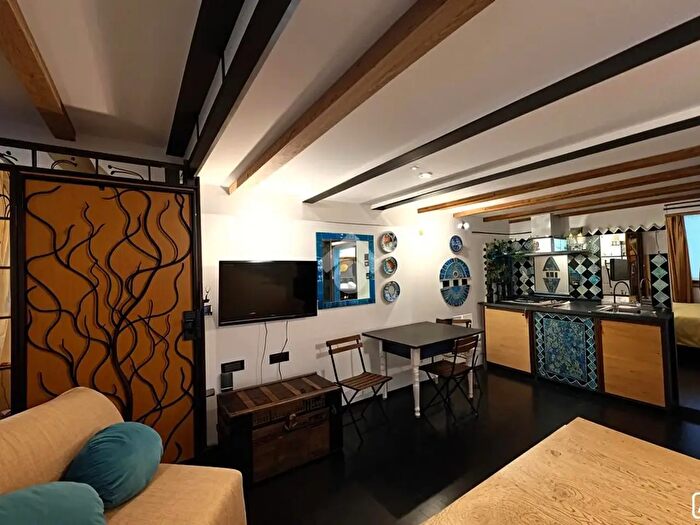 Appartamento monolocale in affitto in Via di Porta Soprana, Genova