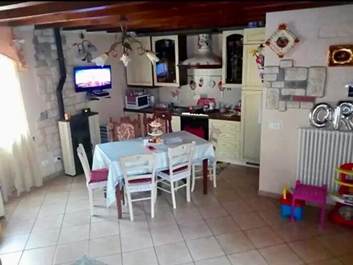 Appartamento trilocale in vendita in Lugagnano Val DArda