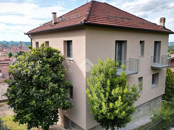 Casa con 6 locali in vendita in Corso Italia, Corso Langhe Moretta Corso Cortemilia, Alba