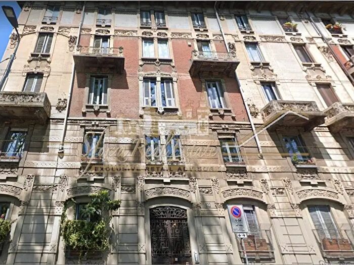 Appartamento trilocale in affitto in Via Morgagni, Milano