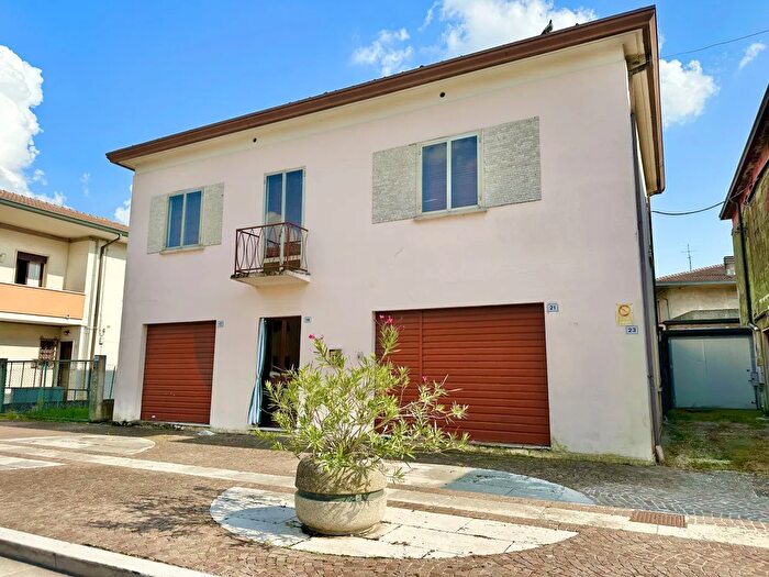 Casa con 5 locali in vendita in Roveredo Di Gua