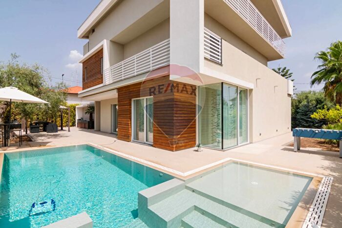 Casa con 12 locali in vendita in Via Luigi Rizzo, Mascalucia