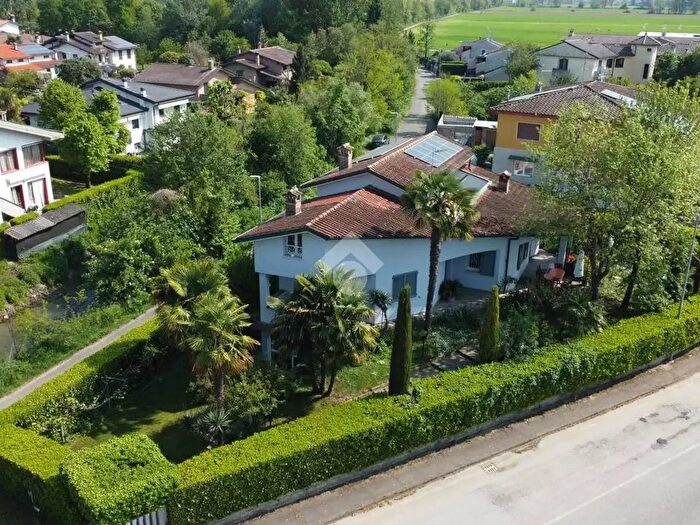 Casa con 5 locali in vendita in Via Europa Unita, Mozzanica