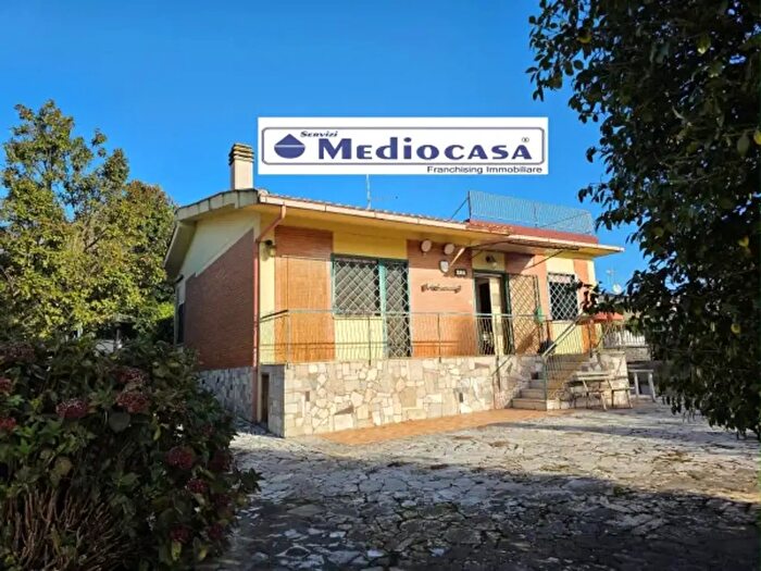 Casa trilocale in vendita in Via Colle Cagioli, Lariano