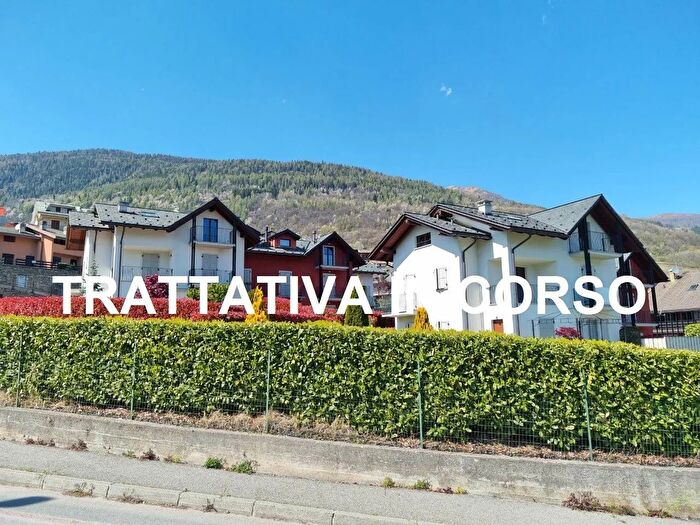 Appartamento trilocale in vendita in Via Roma, Teglio