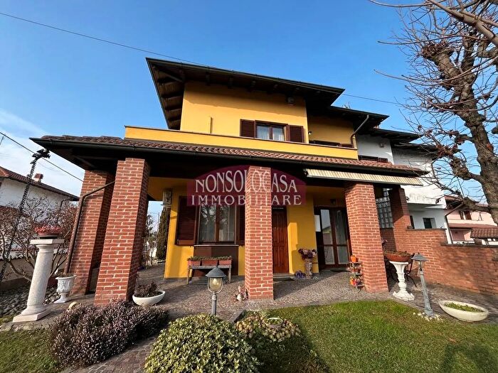 Casa con 6 locali in vendita in Vigevano