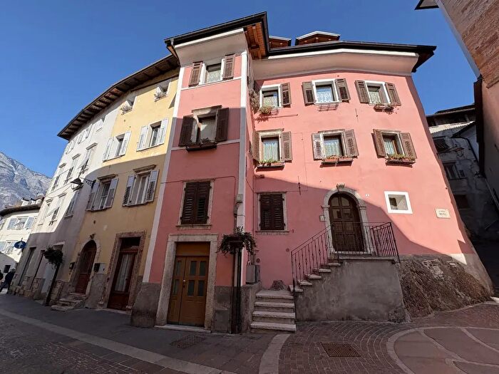 Appartamento bilocale in vendita in Via Roma, Lavis