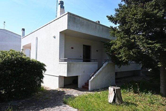 Casa quadrilocale in vendita in Viale Apulia, Alberobello