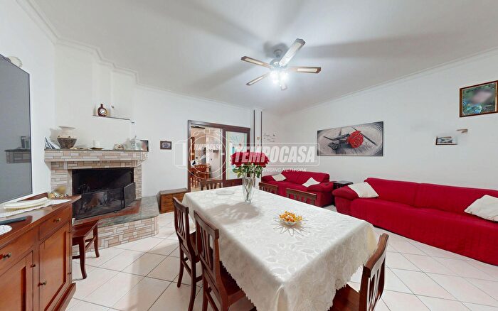 Casa quadrilocale in vendita in Via Aldo Moro, Lizzanello