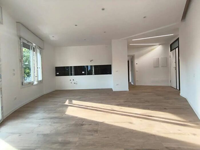 Appartamento trilocale in vendita in Viale IV Novembre, Treviso