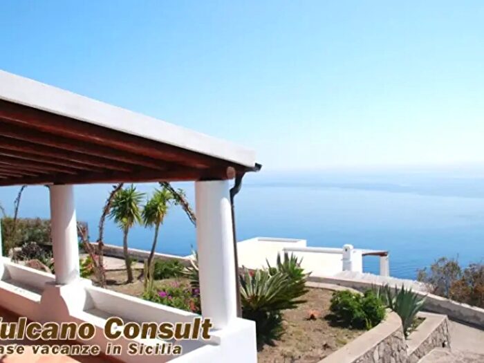 Casa con 6 locali in vendita in Contrada Capistello, Lipari