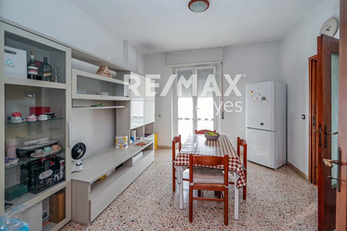 Appartamento bilocale in vendita in Via Milano, Garbagnate Milanese