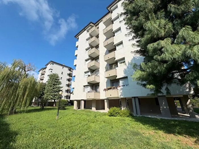 Appartamento con 5 locali in vendita in Viale Europa, Bussero