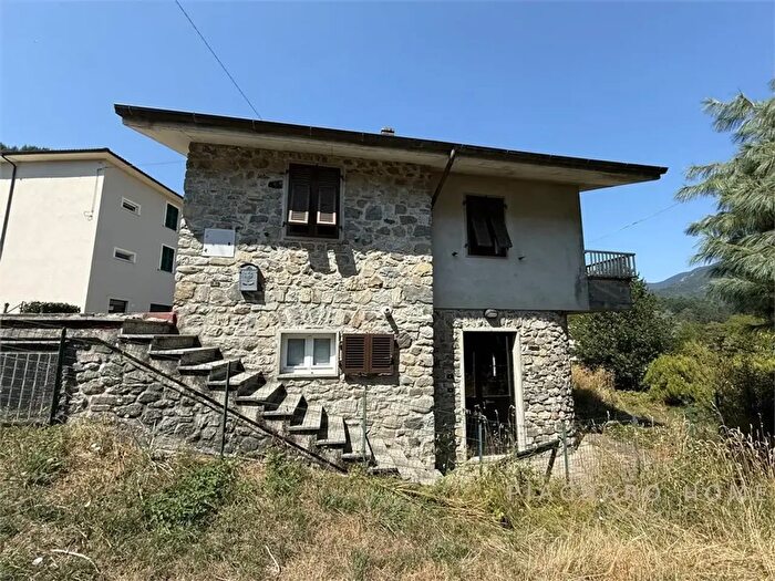 Casa quadrilocale in vendita in Coloretta, Zeri