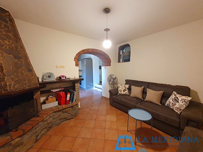 Casa con 6 locali in vendita in Lamporecchio