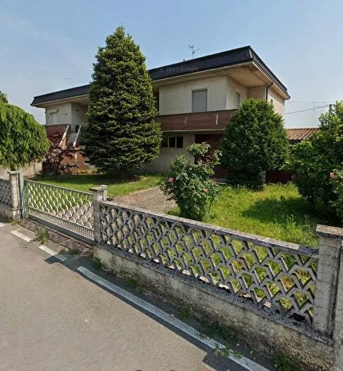 Casa quadrilocale in vendita in Via Giuseppe Verdi Salvirola, Salvirola