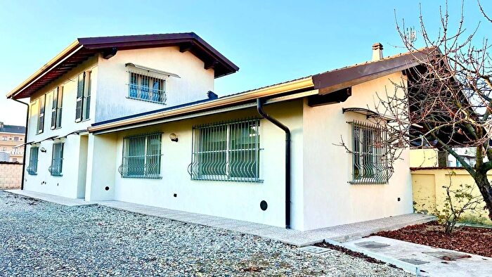 Casa trilocale in vendita in Via Maria Montessori Mortara, Mortara